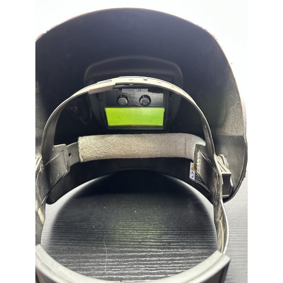 Chicago Electric Welding Auto Darkening Welding Helmet In Red Design Model 63121 - Picture 4 of 4